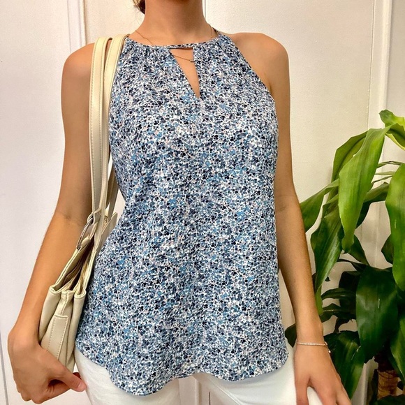 Blue & White Printed Sleeveless Blouse - Picture 2 of 8